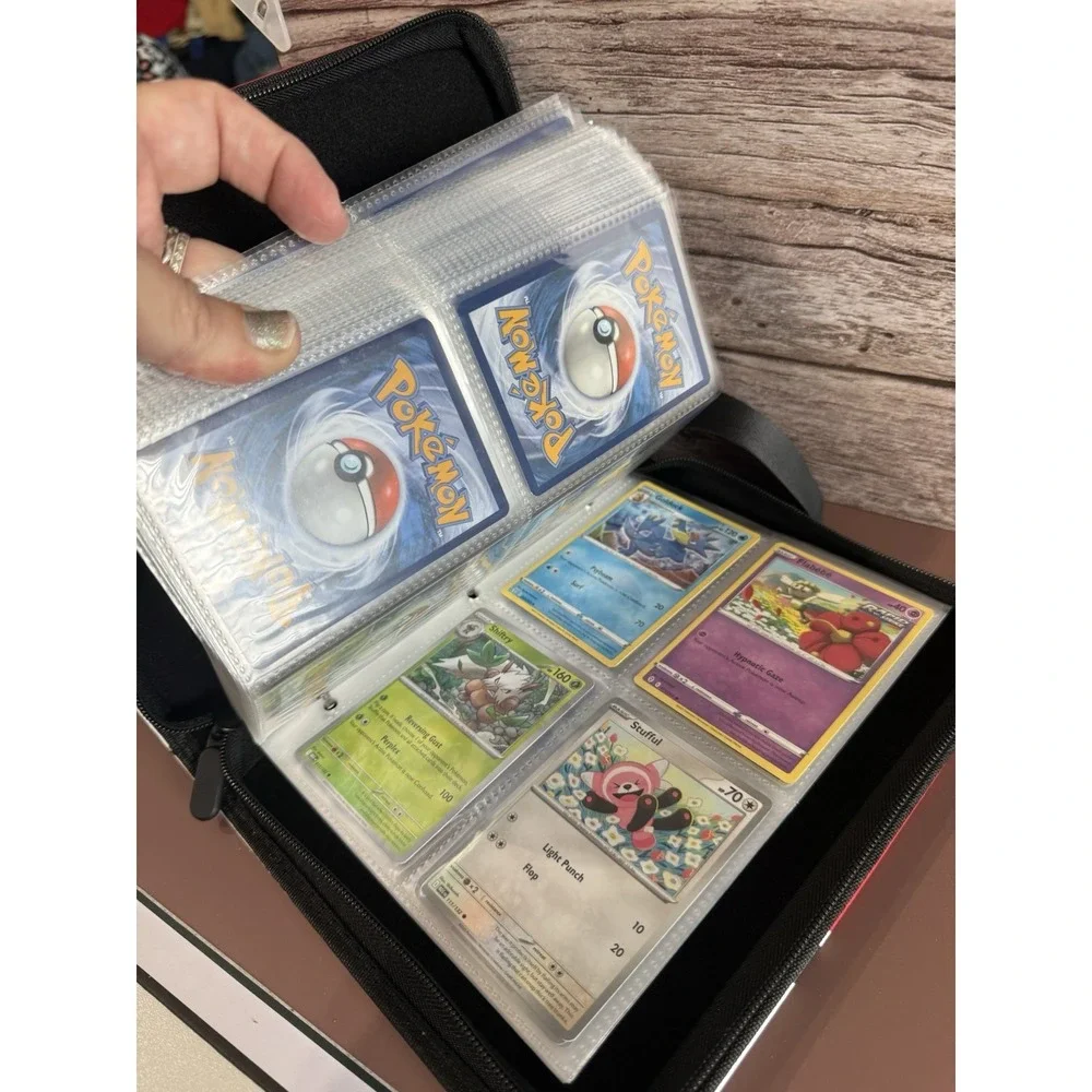 Pokémon Collection Book With 200 Pokémon Cards.